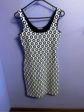 Sleeveless Black and White Circle-Print Bodycon Dress